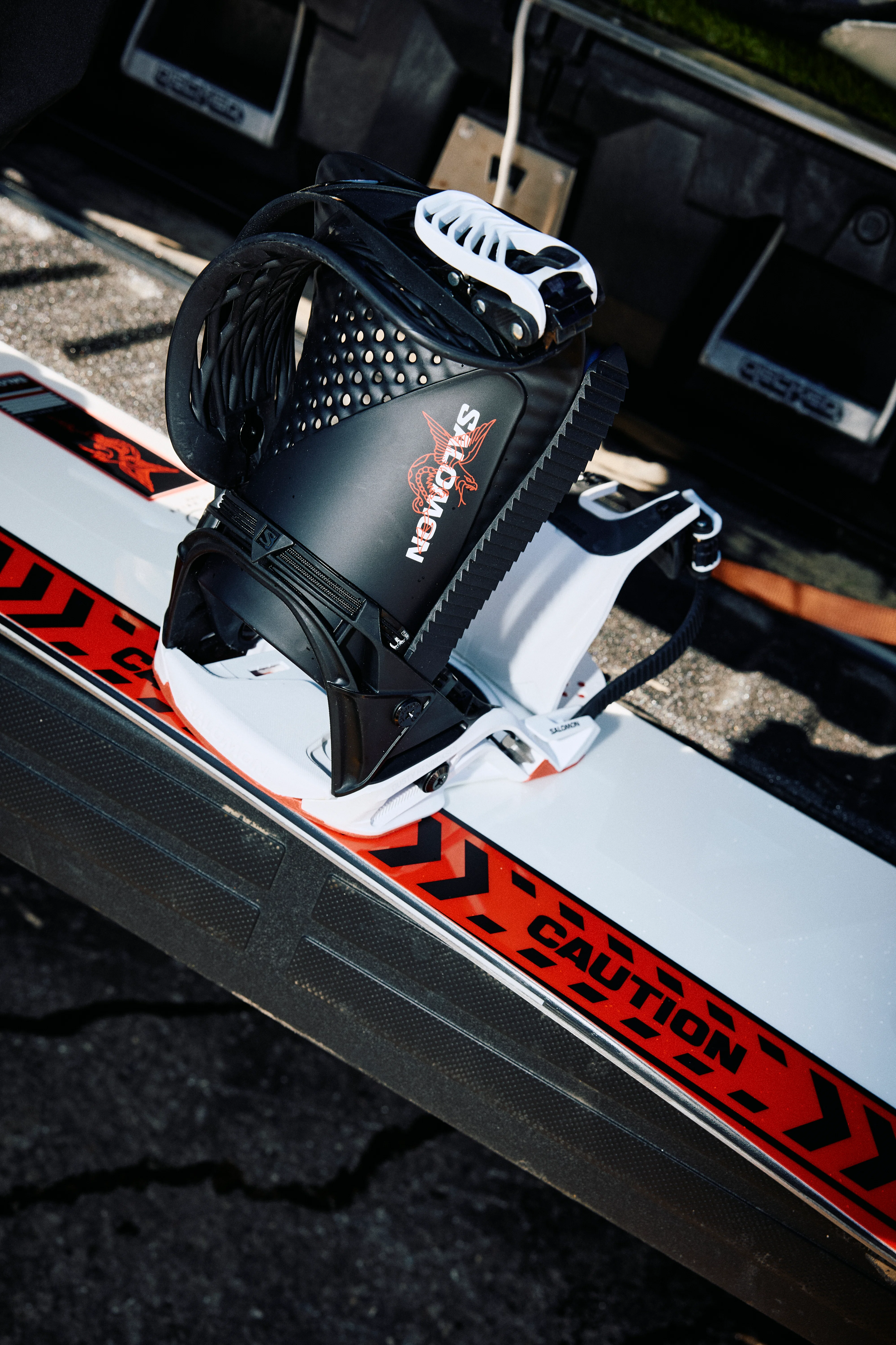 HOLOGRAM DUSTY SNOWBOARD BINDING - Image 4